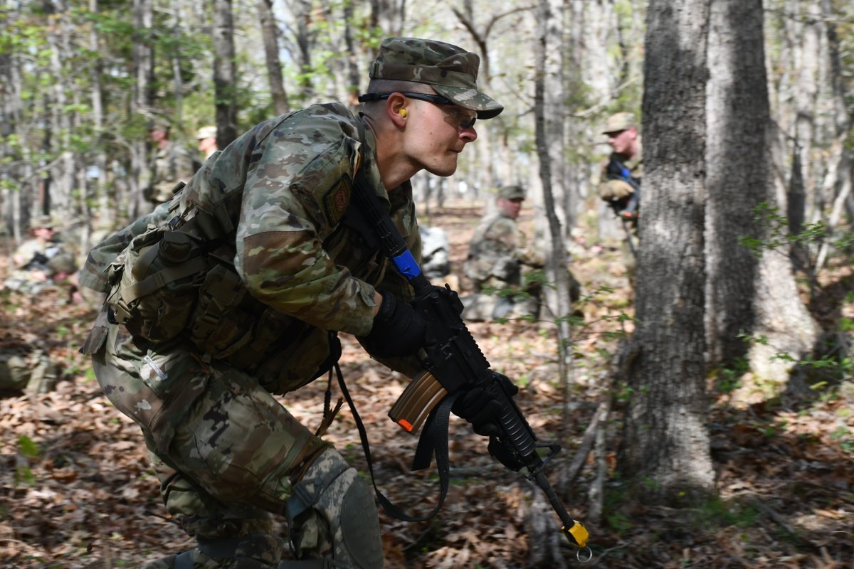 MoStateArmyROTC's tweet photo. Day 2 of 4: On the second day of JFTX all platoons woke up from their Patrol Bases and immediately began to run missions. MSIIIs led their peers through various rotations of operations like Raids, Movement to Contact, Attack, React to Contact, and Patrol Base. Well done cadets!🐻 https://t.co/ogLqFaxCjL