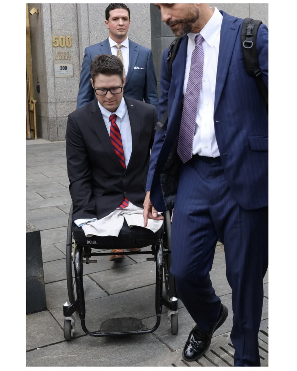 TimmyTheSeeker's tweet photo. @catturd2 @gatewaypundit Hey, WTF happened to his pants? 🤣 https://t.co/PM8IfAaNGD