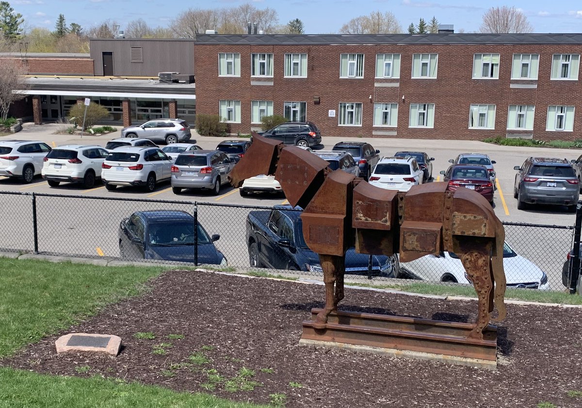 Ahsennase's tweet photo. Starting a new dual mural project at @MountAlbertPS in @YRDSB …Home of the Iron Horse.

Working with three grade 8 classes, to create some fabulous Mohawk inspired work. (Trying hard to be inspiring🤔🙃)

Really enjoying my time here! 

Nia:wen! https://t.co/hz2DitVv4e