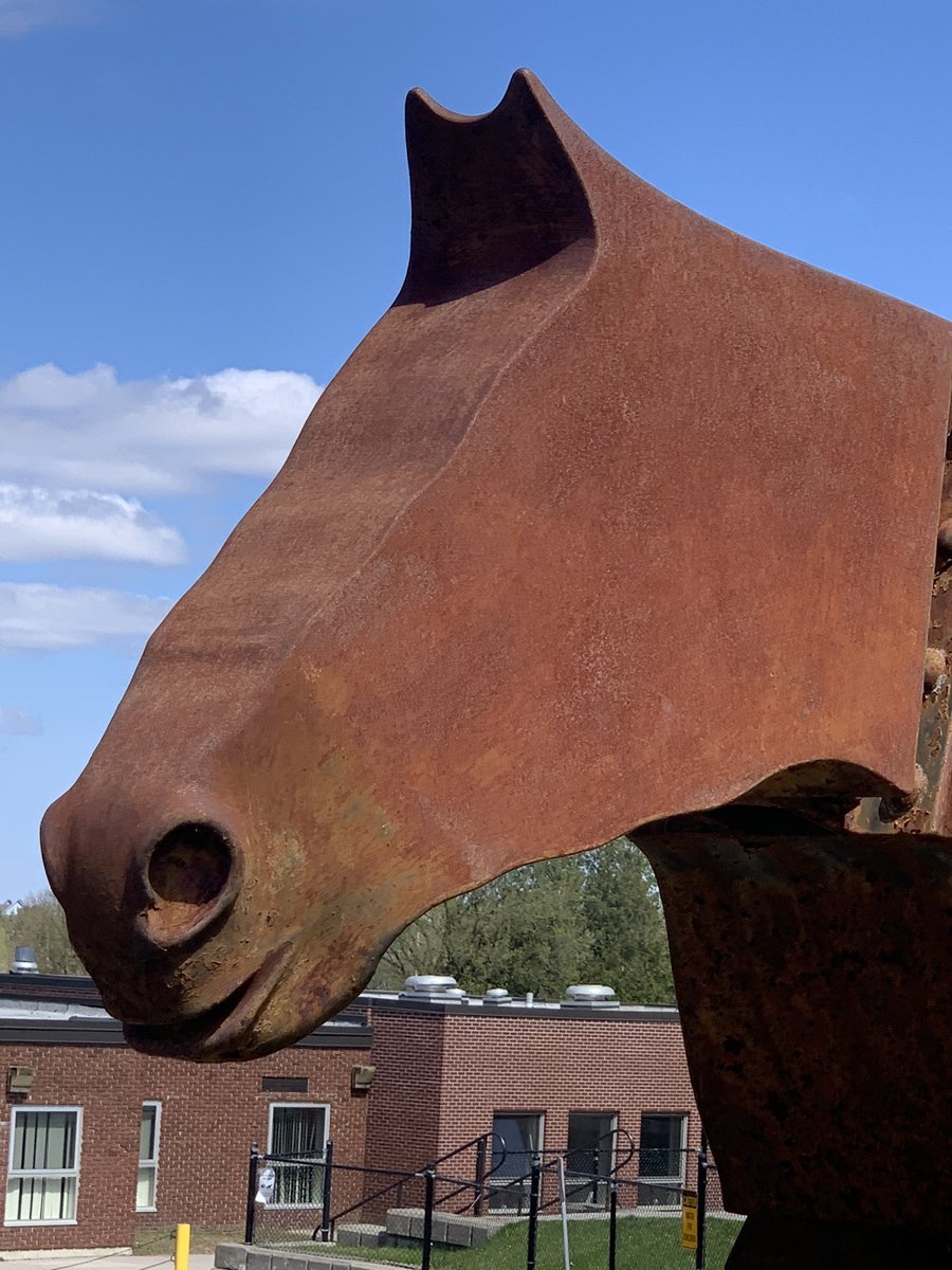 Ahsennase's tweet photo. Starting a new dual mural project at @MountAlbertPS in @YRDSB …Home of the Iron Horse.

Working with three grade 8 classes, to create some fabulous Mohawk inspired work. (Trying hard to be inspiring🤔🙃)

Really enjoying my time here! 

Nia:wen! https://t.co/hz2DitVv4e