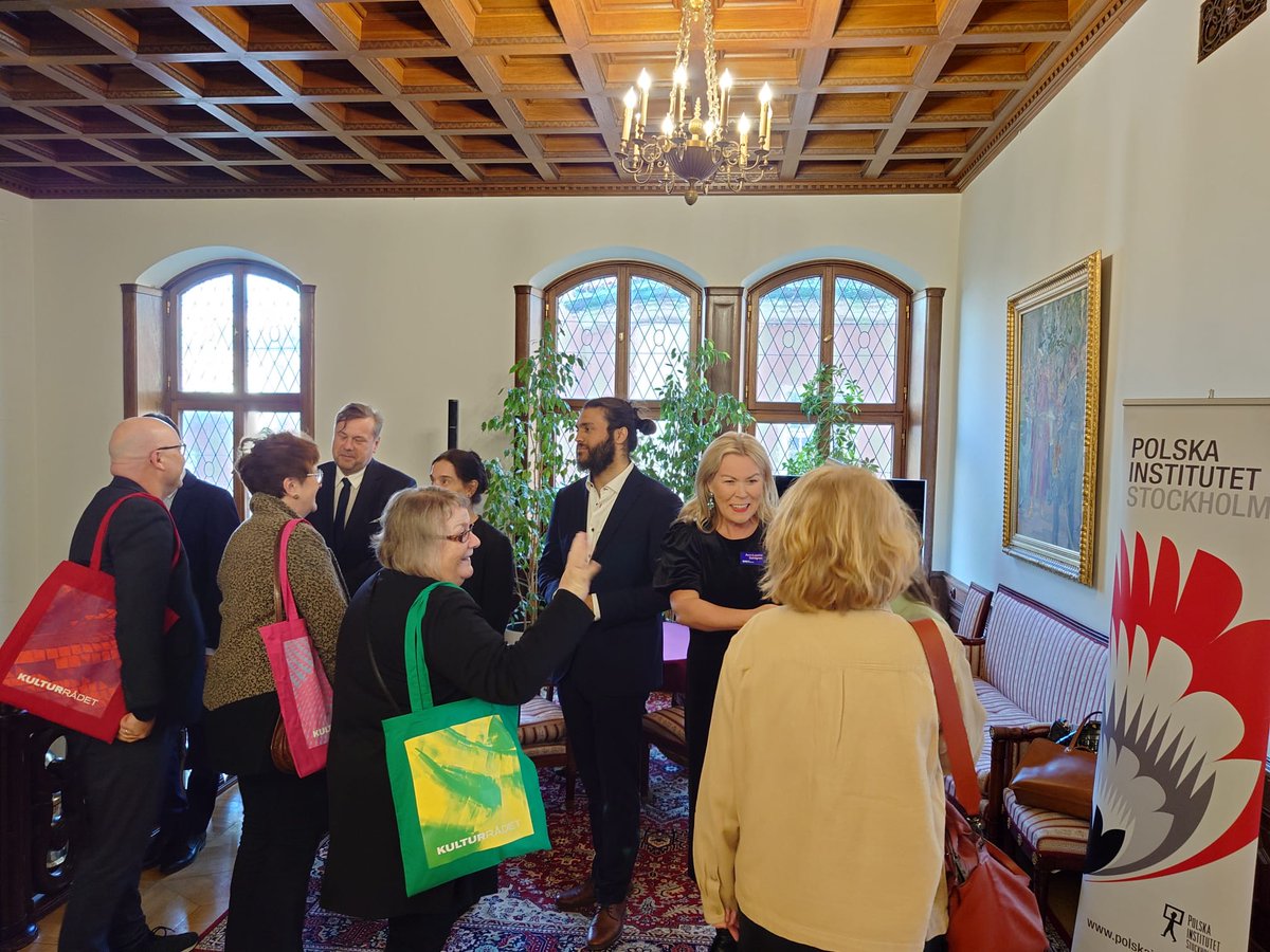 pRUSZKIEWICZ's tweet photo. Welcome reception of the @europe_creative Desk Conference at the premises of @PLinSweden organised by @PLinstStockholm on behalf of EUNIC Stockholm🇸🇪 cluster supported by @MEDIA_Desk , @DeskKultur ,@SwedishFilm &amp; Swedish Arts Council.
Perfect way to build trust &amp; understanding👍. https://t.co/M8ZANvB7fz