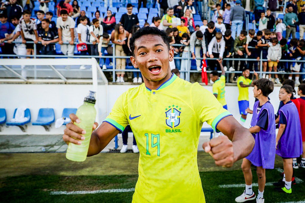 VascodaGama's tweet photo. Cria da #BaseForte, o atacante Eguinaldo participou do último período de preparação da Seleção Brasileira Sub-20 visando a Copa do Mundo da categoria. 

O jovem talento cruzmaltino foi utilizado pelo técnico Ramon Menezes em 3 amistosos e marcou um gol.

Parabéns por essa experiência, Cria! 

📸: Pedro Nasper/CBF

#VascoDaGama