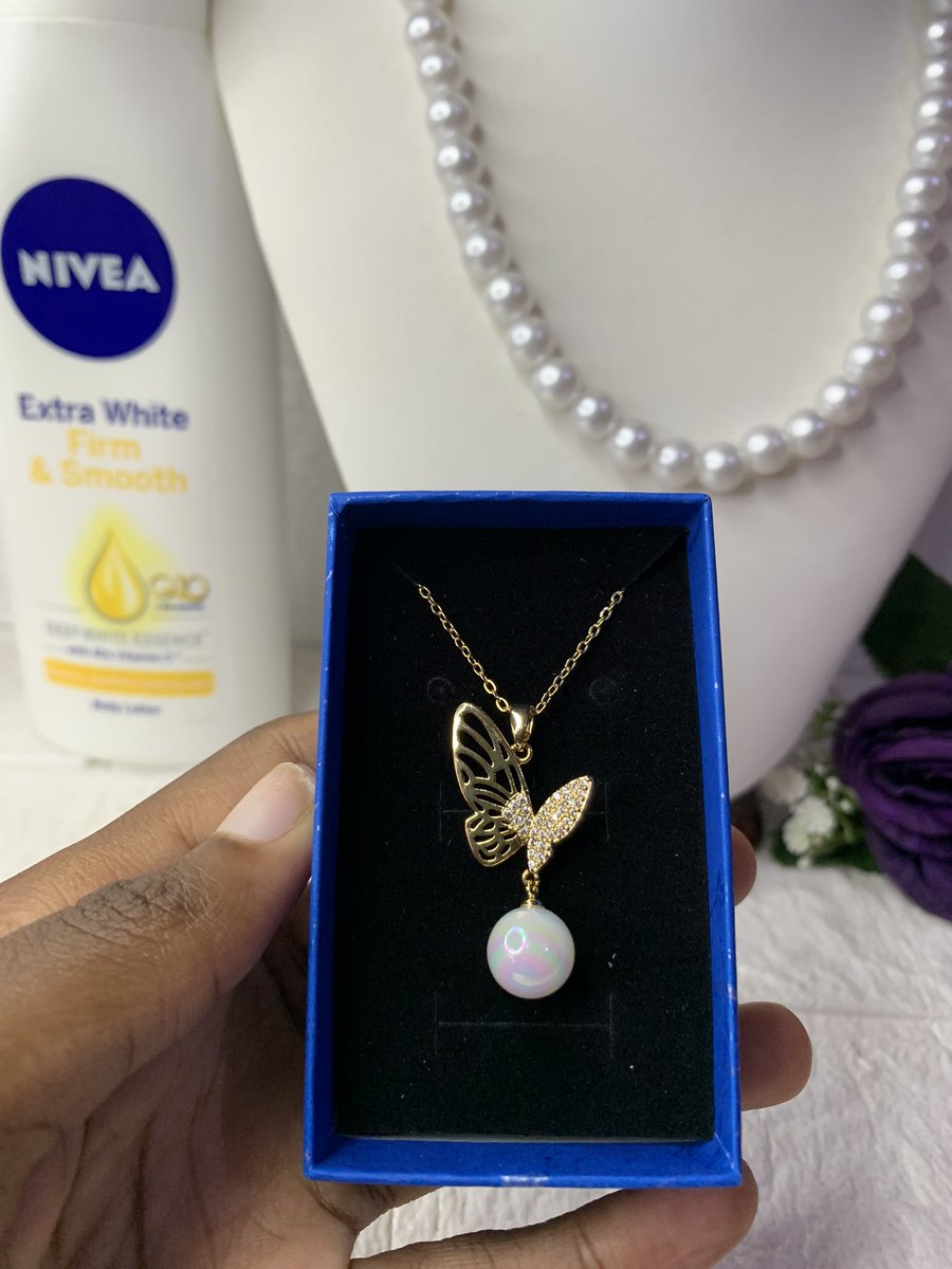 ademisoye_to's tweet photo. When I say I have the best jewelry collection, this is what I mean☺️💜

All necklaces are available for pick up and delivery 🚚 

Price: 3000 (boxed)🔥

#OAUTwitter 

Please RT🙏🏽 https://t.co/8pOEOTXX8l
