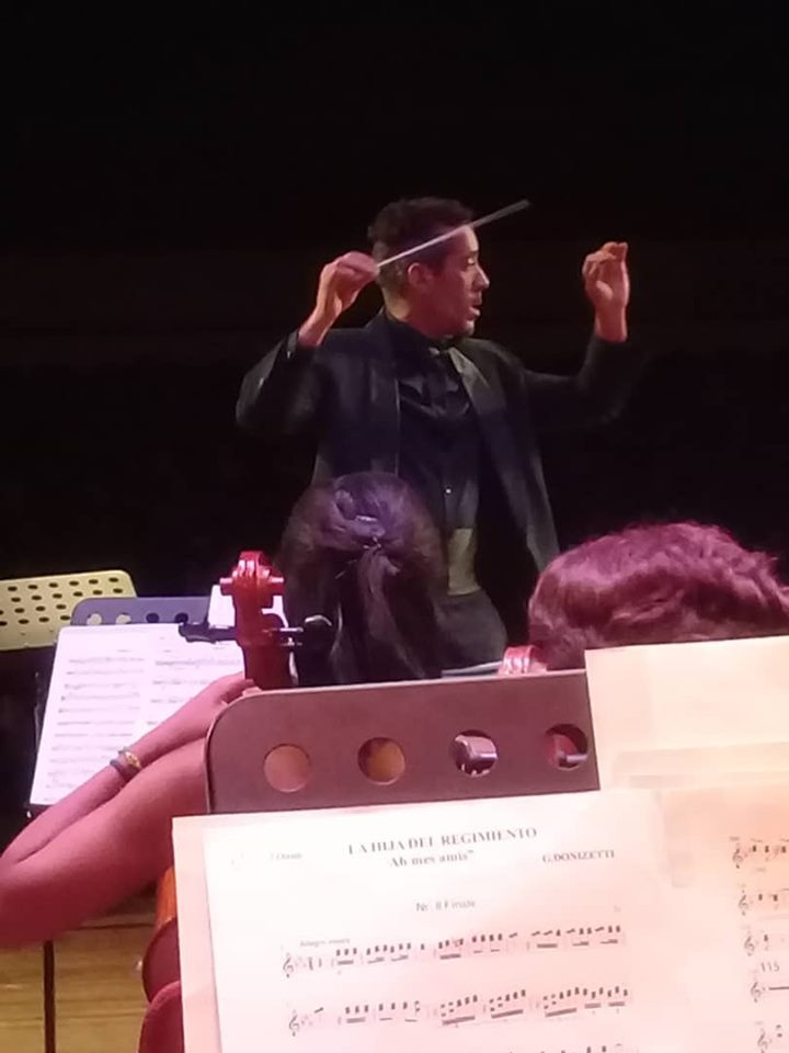 Hoy se encuentra de cumpleaños el Mtro Yhovani Duarte, director de la Orquesta Sinfónica del GTHAA y del Teatro Lírico Nacional  de Cuba. Reciba una cálida felicitación de parte de las unidades  artísticas que representa y del público que agradece su gestión en  ellas.
