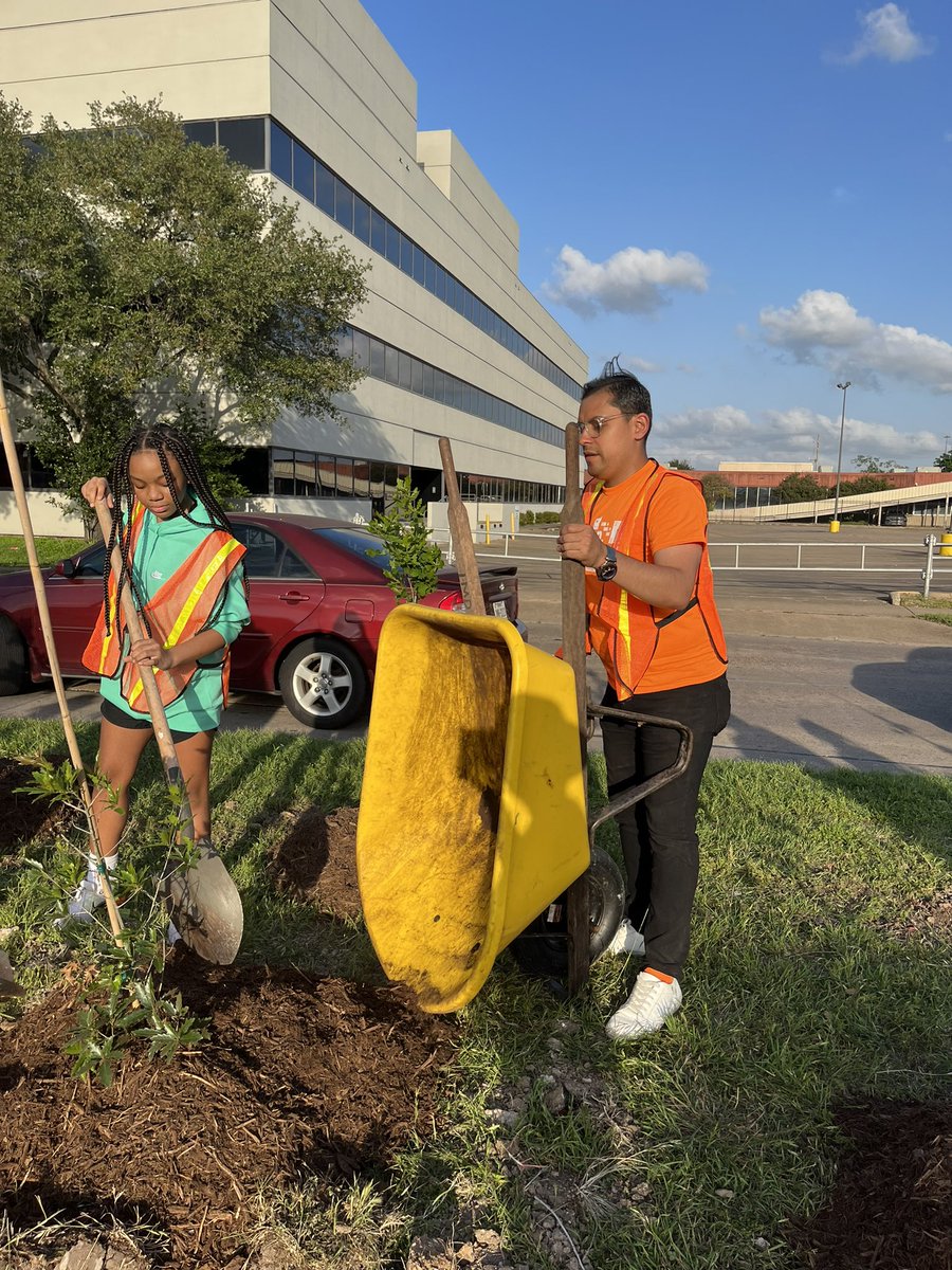 voteivansanchez's tweet photo. TODAY!! Root for Nature II: We decided to plant another 75 trees in SW Houston District J!! 🧡
4/27 @ 5:30pm @ 11246 S Wilcrest!!
POC: Camilo (612) 270-1974
#treeplanting #greenerhouston #HoustonTrees #DistrictJTrees #communitygreening #greenhouston #cleanhouston #beautifyhou https://t.co/rPRsX8YQ7h