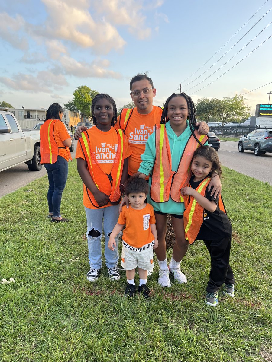 voteivansanchez's tweet photo. TODAY!! Root for Nature II: We decided to plant another 75 trees in SW Houston District J!! 🧡
4/27 @ 5:30pm @ 11246 S Wilcrest!!
POC: Camilo (612) 270-1974
#treeplanting #greenerhouston #HoustonTrees #DistrictJTrees #communitygreening #greenhouston #cleanhouston #beautifyhou https://t.co/rPRsX8YQ7h