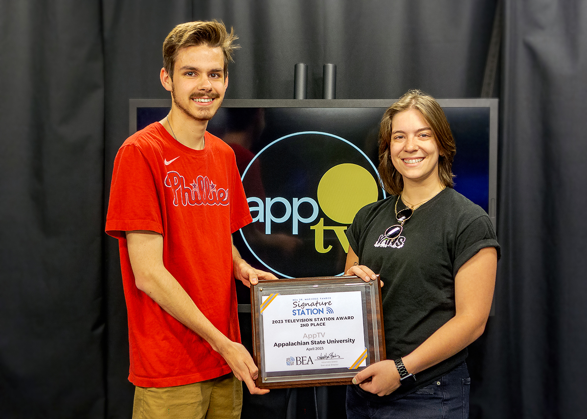 Appstatecomdept's tweet photo. We are so proud of our Dept. of Communication students and faculty who brought home multiple BEA awards! Read more about it here: https://t.co/2JtsaiaVf6
@appstate @AppStateFAA @WatchAppTV
#appstate #appstatefaa #appstatecomdept #apptv #beaawards #electronicmediabroadcasting https://t.co/Yo4oRr0W2Q