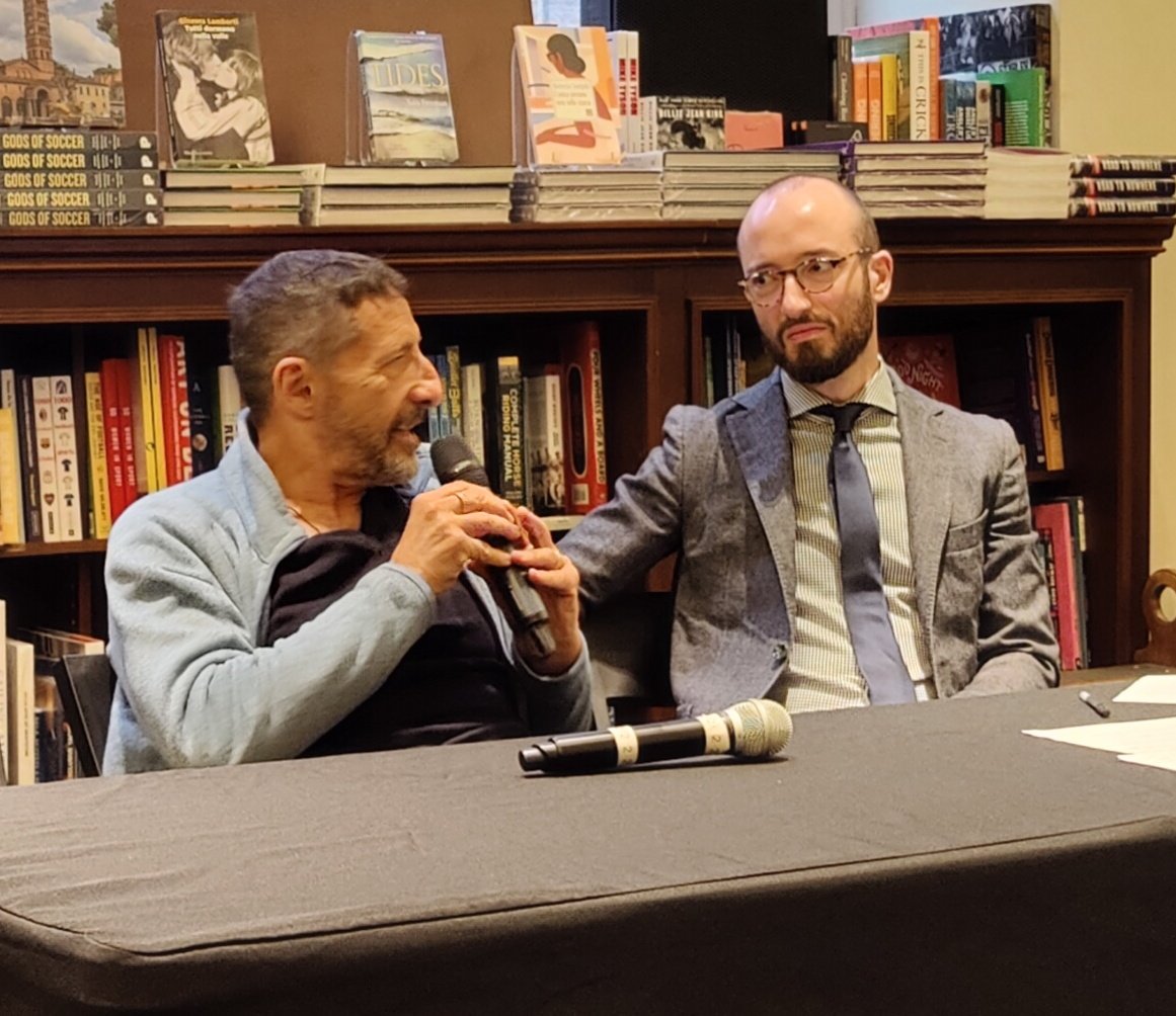 A @Rizzoli_Bkstore #AntonioFranchini, candidato a #TheBridge 2023 nella categoria Italian fiction con 'Leggere possedere vedere bruciare' (@MarsilioEditori), in conversazione con @eugeniorefini (@nyuniversity). #MultipliForti