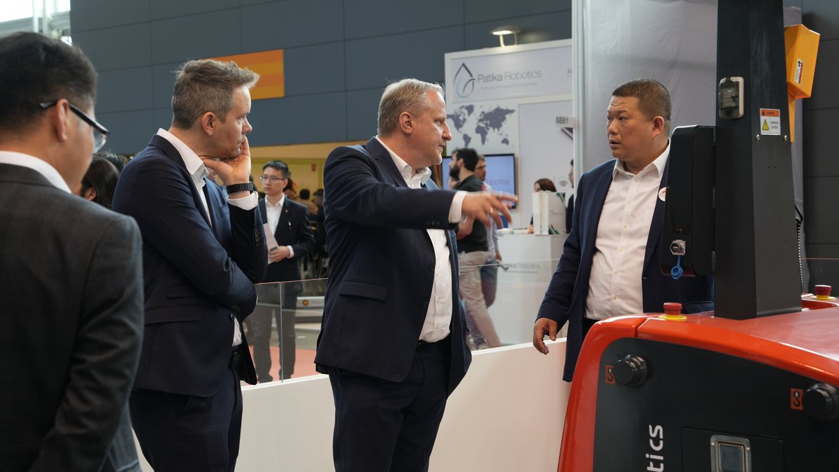 VisionNavbot's tweet photo. Another great meet-up with SICK Sensor Intelligence at LogiMAT-Messe 2023!
To learn more about the solutions and innovative technology and see them in action, visit us at LogiMAT-Messe in booth #6C71 and SICK Sensor Intelligence in #1F51.

#visionnav #SICK #logimat2023 #agv https://t.co/t26kyCeMKh