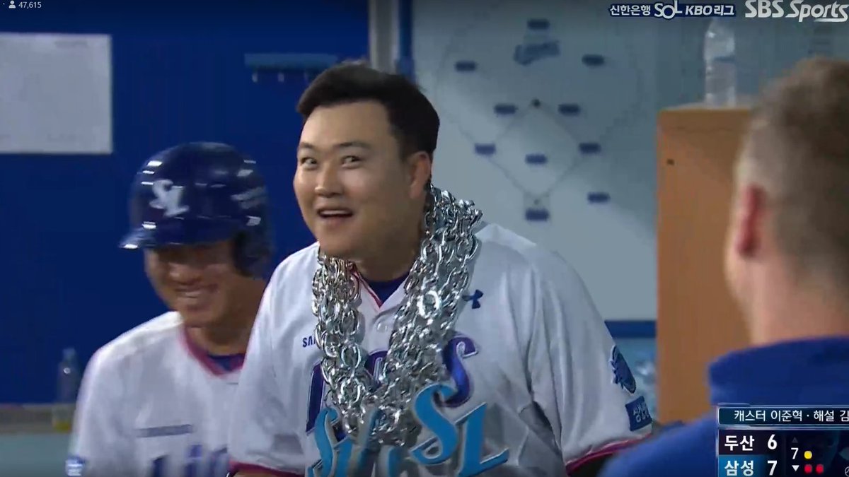 뭔데?
살면서 처음 보는 표정임