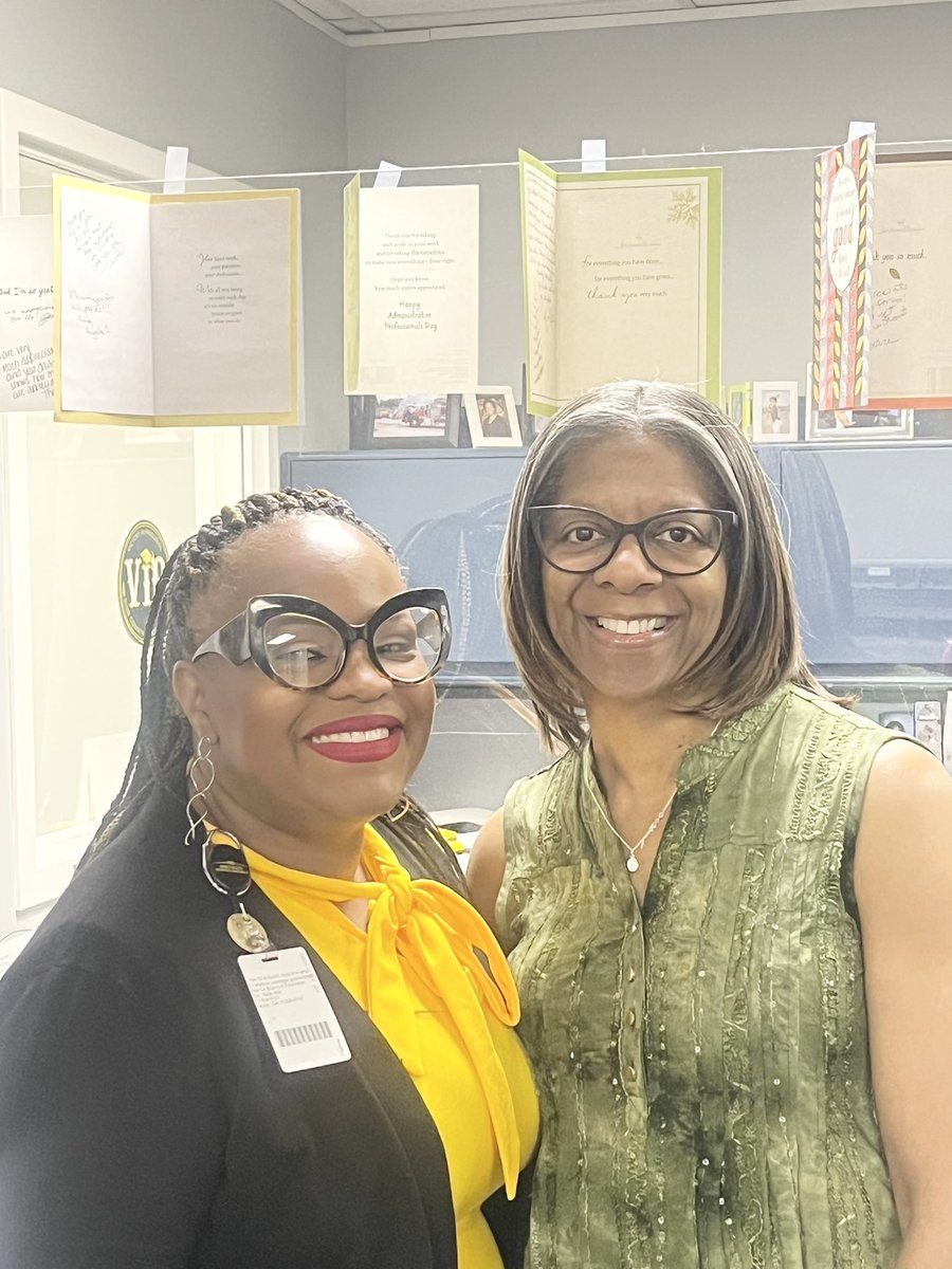TilnishaRosser's tweet photo. Weβve had a π₯ week in Student Support Services celebrating the glue that holds us together Mrs. Jordan, our wonderful Administrative Assistant! #Built4Bibb #Built2Support #AdministrativeProfessionalWeek
@BibbSSW https://t.co/igVQm63VO0