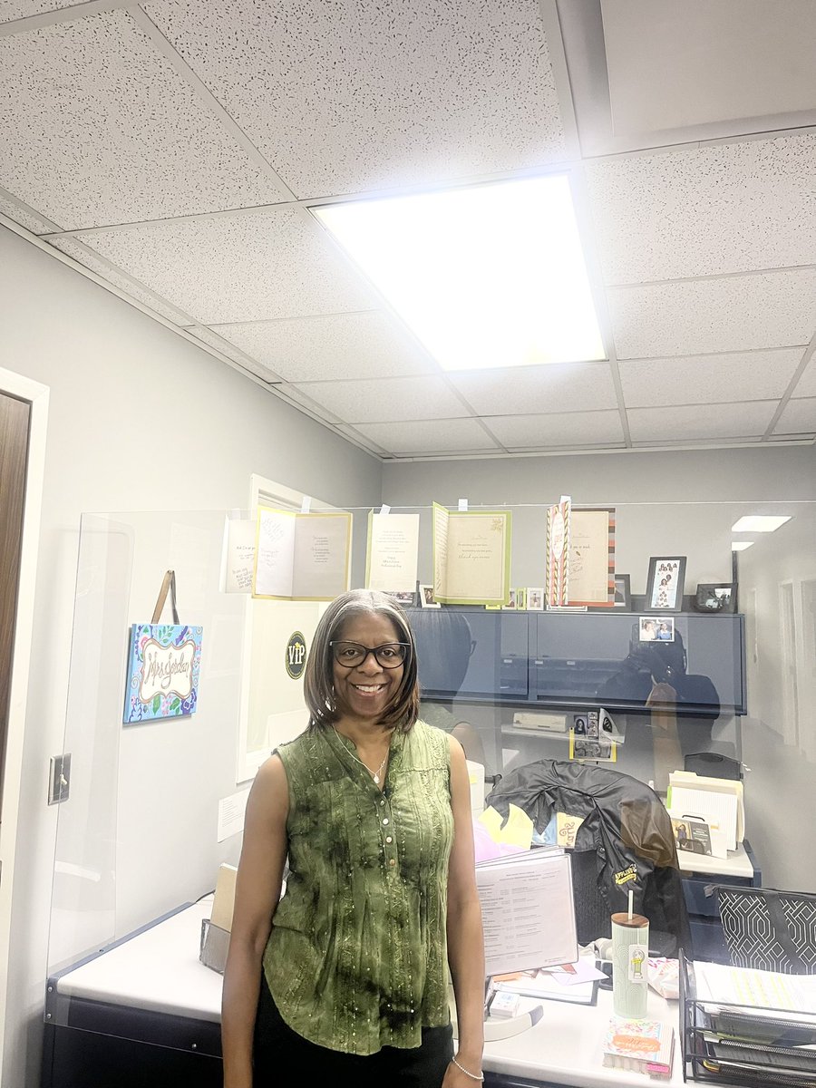 TilnishaRosser's tweet photo. Weβve had a π₯ week in Student Support Services celebrating the glue that holds us together Mrs. Jordan, our wonderful Administrative Assistant! #Built4Bibb #Built2Support #AdministrativeProfessionalWeek
@BibbSSW https://t.co/igVQm63VO0