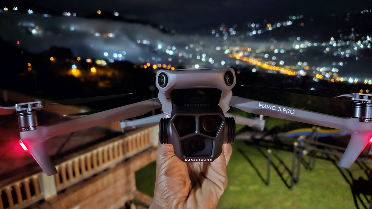 HamintonSmithk's tweet photo. DJI MAVIC 3 PRO, llevo un día con el y la verdad que tiene lo suyo, modo pruebas de Campo 🌃gracias @DJIGlobal @DJISupport por la unidad de prueba, lo llevaremos a full 🧐☝🏾No paramos https://t.co/ReDNSMlunQ