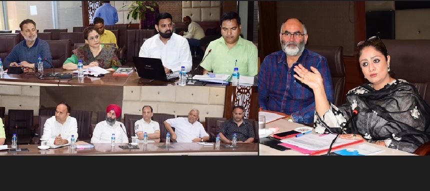 Dr. Hina Shafi Bhat Chairs Meeting To Explore Possibilities Of Setting Up Khadi #ClustersMeetRegions  In Far-Flung Areas Of J&K
 boldnewsonline.com/dr-hina-shafi-… @OfficeOfLGJandK @DoIC_JK @rai_saloni @VcKvib 
@DrAndareas #JammuKashmir @diprjk @infjammu @drhinabhat