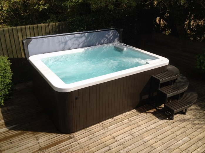 HOT TUB BARN BICESTER CALL 01869-932022 (@santaniell1) on Twitter photo 