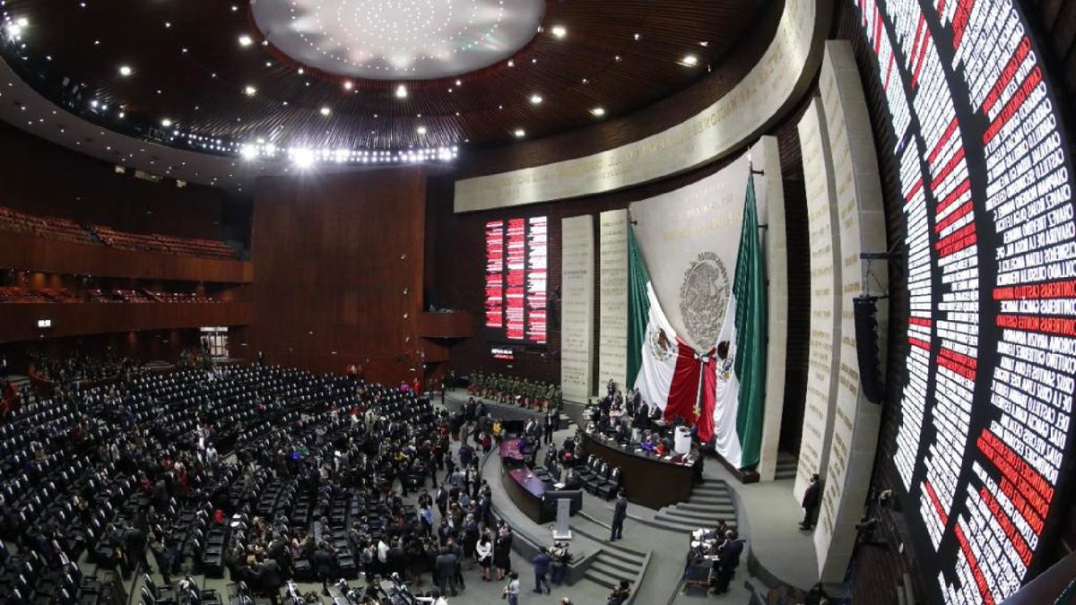 Estábamos ocupados sobre el “váguido” sic de MALO. 
Y en Cámara de Diputados aprobaron 9 iniciativas presidenciales.
Fortalecen a SEDENA
Desaparecen INSABI
Acaban con científicos e investigadores
Demuelen Financiera Rural
Opacan compras del gobierno… etc. 😡 

#UnderMyWriting