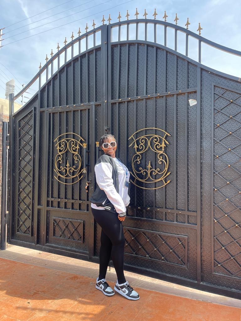 Mojisiolami_'s tweet photo. JIS ARMIES OOUITES signed out in styleβ¦ wearing lovely sneakers from yours truly. Congratulations π. 1/2
#OOUSignout https://t.co/IG6GlWk1je