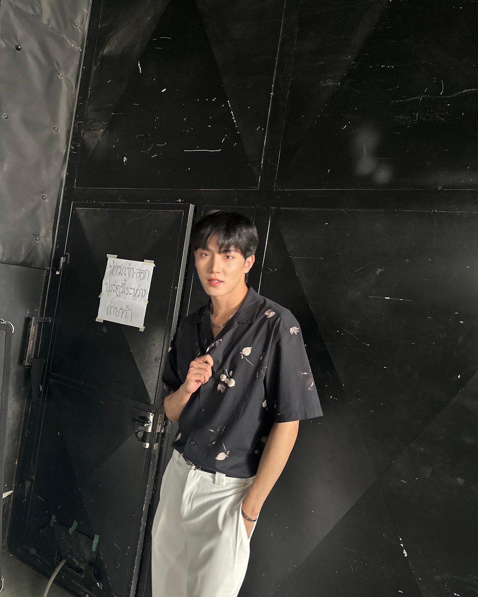 jeff_eskape's tweet photo. จังหวะตกหลุมรัก …. เป็นอย่างนี้ 🖤 https://t.co/9i1yUspyT7