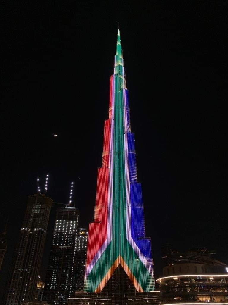 pmcafrica's tweet image. SA Flag colours, Freedom Day on Burj Khalifa. President Sheikh Mohamed bin Zayed Al Nahyan is currently in South Africa on Holiday in the Eastern Cape.
@pmcafrica