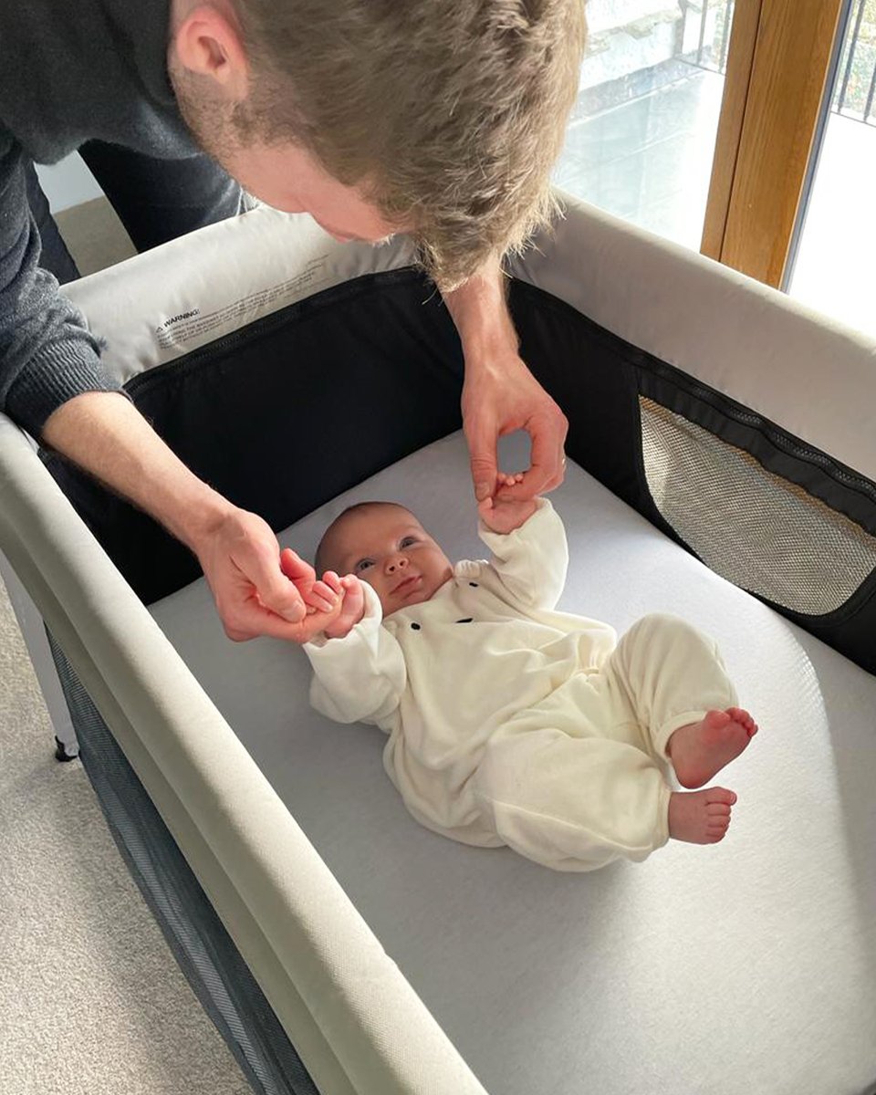 ✨ Whether you’re home or away, our Sleep&amp;Go travel cot is the perfect place for your little one to snooze, relax or play. 💤

✅ Suitable from birth 
✅ Easy to carry 
✅Pops up in seconds
✅ Sustainable, wipe clean fabrics 

🔎 ow.ly/pBVm50NWsMf

📸: @sophiedsharp