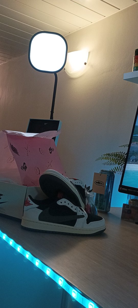 J E R E M tweet media