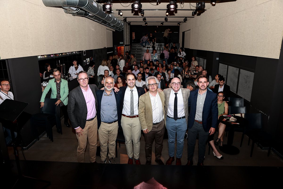 CsLaRioja's tweet photo. 🥳 Ayer nos reunimos para celebrar la LIBERTAD.

👏 En nuestra comunidad sacamos cuatro listas: Haro, Logroño, Calahorra y Parlamento, que cubren el 60% del electorado.

🧡 No nos conformamos con ser diferentes, queremos ser extraordinarios.

#PorLosTuyos https://t.co/VdCIcUASgJ