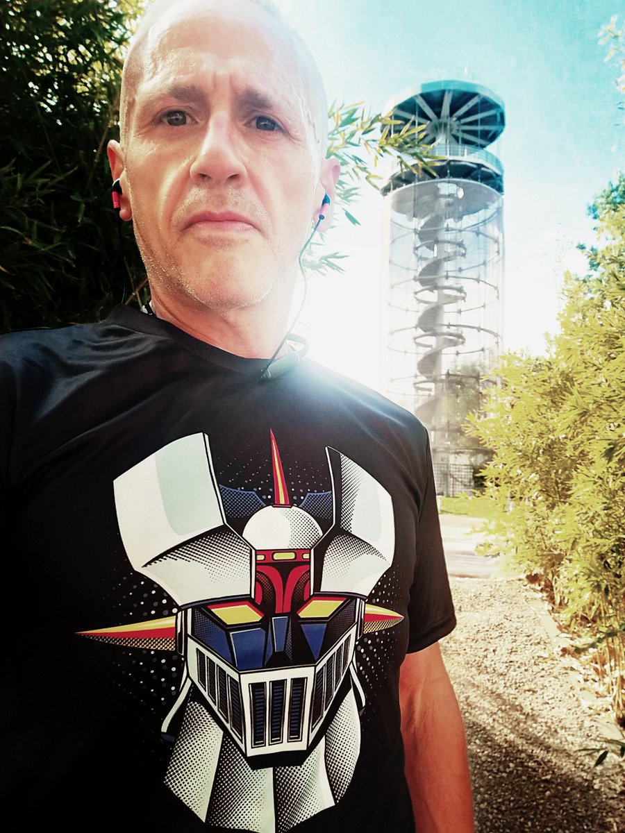 Juanlumtb3's tweet photo. Perdonar por que veces parece que estoy a otra cosa,pero #CorrerMola #AtopeDePower #SiempreSumando #Runn  por esta ciudad #RivasVaciamadrid #RivasEntrenaValores #MazingerZ #CamisetaMolona https://t.co/hX1UA6Qe1S