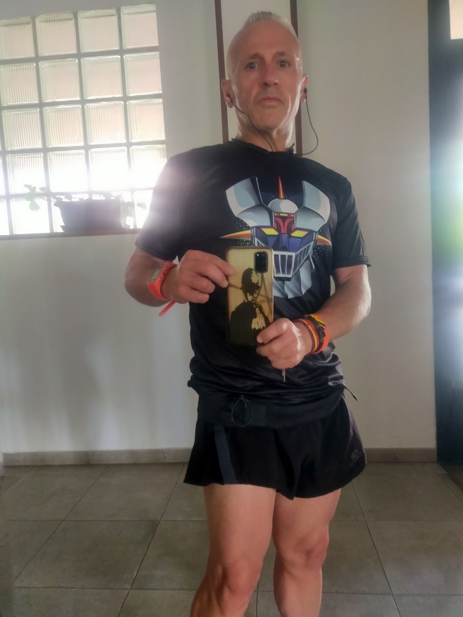Juanlumtb3's tweet photo. Perdonar por que veces parece que estoy a otra cosa,pero #CorrerMola #AtopeDePower #SiempreSumando #Runn  por esta ciudad #RivasVaciamadrid #RivasEntrenaValores #MazingerZ #CamisetaMolona https://t.co/hX1UA6Qe1S