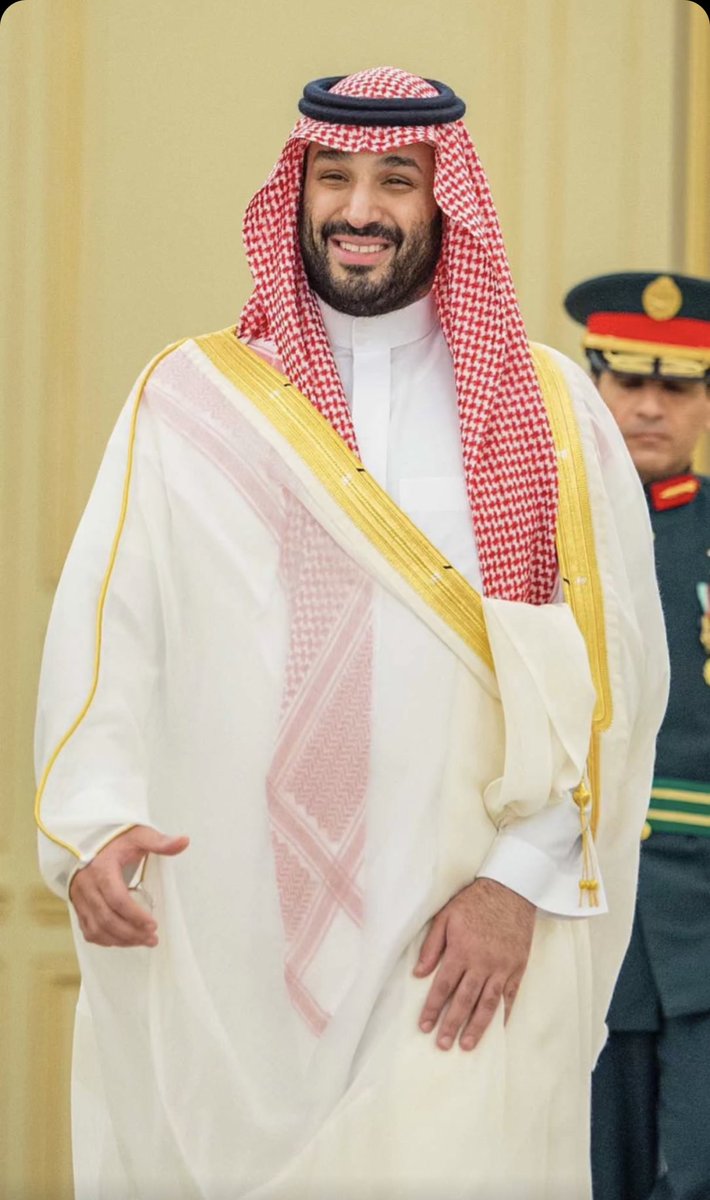 ADMH's tweet image. في وقفتك هيبة ملوك وسلاطين
وفي نظرتك معنى الشموخ بجداره 

في صفحة التاريخ مامثلك اثنين
وعلى خطاك المجد حدد مساره