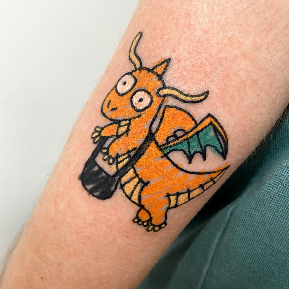 Meerie_tattoo's tweet photo. Je refais mon tweet de présentation ! 

Je suis Meerie, tatoueuse sur Aix en Provence chez Ultra Combo ! Je fais des tattoos mignons et rigolos… (voir suite) https://t.co/0kxNqfJ2R6