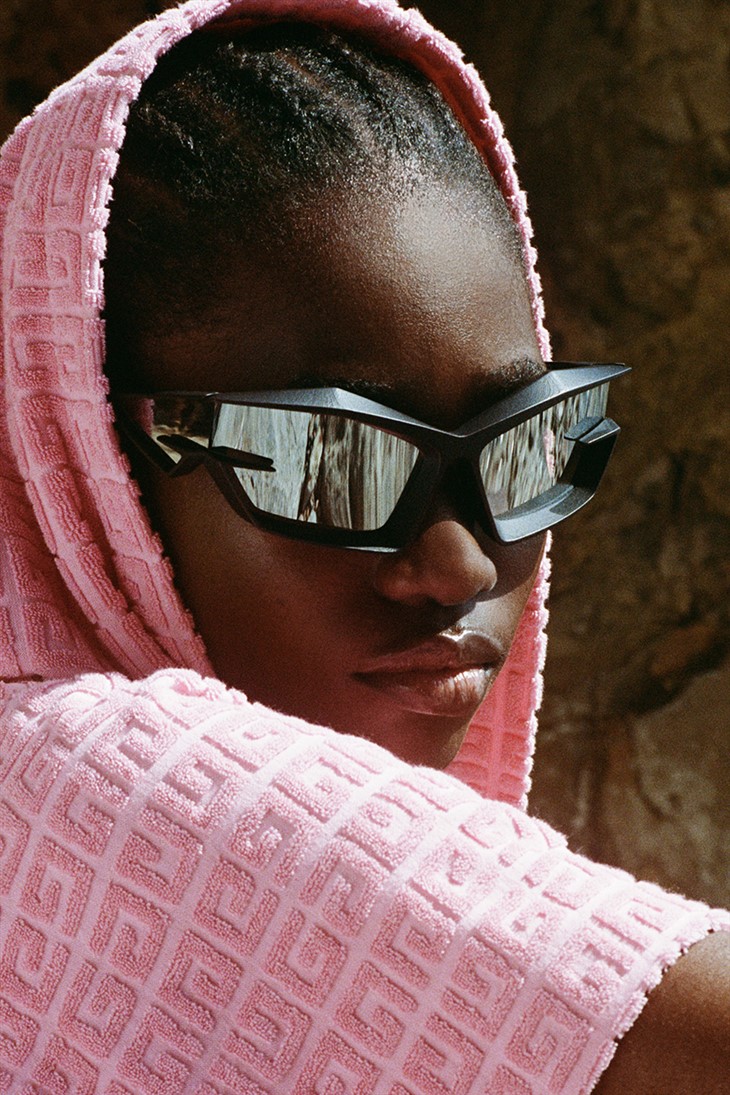 Duty Free Hunter tweet media