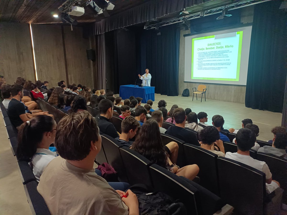 marianistas_cr's tweet photo. Alumnos de 4° de #secundaria participan en una charla sobre el mundo árabe impartida por Mohamed Hamadi, en colaboración con la asociación #cepaim #MarianistasCr #mewe https://t.co/DVDpiWgy8C