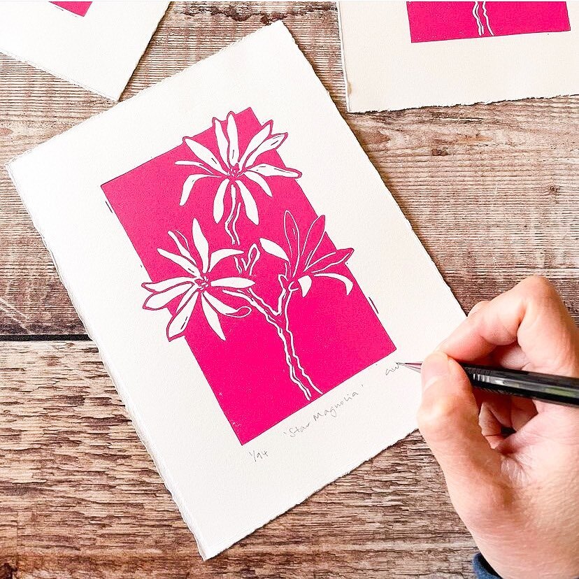 🚨 New Maker Alert! 🚨 
We’re very excited to be now be stocking @gracewong_art’s range of original linocut prints! 
Grace’s designs are all inspired by nature and will make a beautiful addition to a gallery wall 🎨🖼️🌸 instagr.am/p/Crif5WVMUHa/