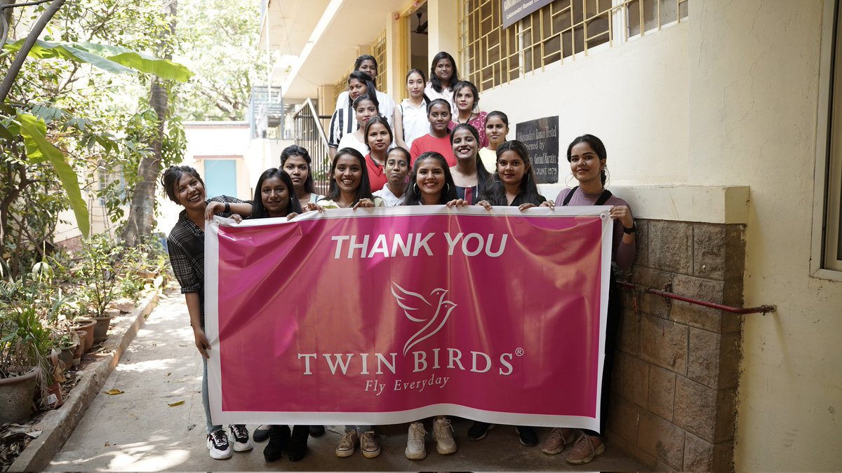 WeLiveFound's tweet photo. A day of fun with two great joys: Food and Shopping. 

Our gratitude to #twinbirds for hosting this fun day for the young women in WeLive’s Bridge Program.

#welivefoundationbengaluru #welivecentre #welivefoundation #twinbirds #twinbirdsleggings #ngo #womensupportingwomen https://t.co/I33ECLKzGN