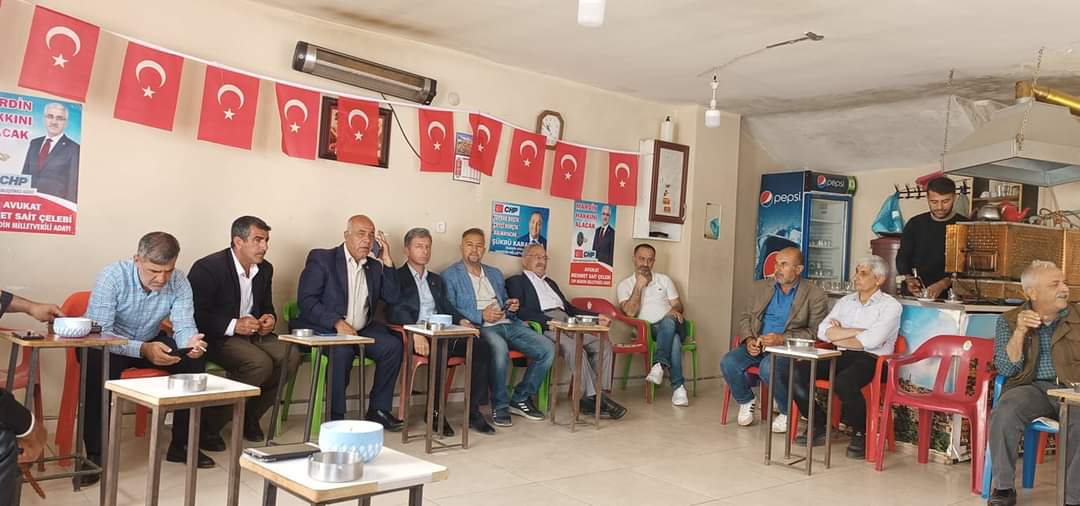 DerikDeva's tweet photo. Deva Derik ilçe başkanı sayın Seydo Dem ve yönetim ile CHP Derik ilçe Seçim koordinasyon merkezi Ziyaretinde bulundu.
#Devapartisi #Alibabacan #Mesutaydoğan #SeydoDem #Mahmutaba #Mardindeva #Derikdeva https://t.co/jqt6mQCpXm