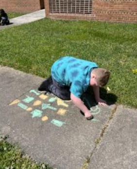 gtplittlebraves's tweet photo. Mrs. Willoughby's 3rd grade class builds growing patterns outside! https://t.co/yJi7Y8RbsQ