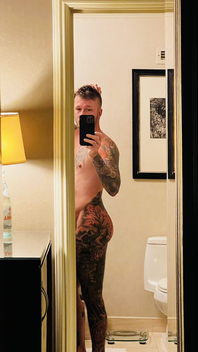 RT if you like tatted men! 

onlyfans.com/alex_drake89