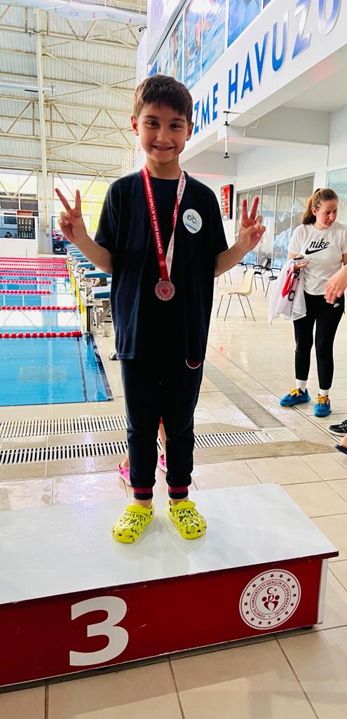 Okul Sporları Yüzme İl Finallerinde Öğrencimiz Mehmet Ayaz KESKİN 50 Metre SERBEST VE 100 Metre Serbestte 3. olmuştur.
Öğrencimizi,Ailesini ve Öğretmenlerimizi Kutluyoruz.
🇹🇷🇹🇷🏆🏆🇹🇷🇹🇷
<a href="/Mustafa_Eldivan/">Mustafa ELDİVAN</a> <a href="/ersanulusan/">Ersan Ulusan</a>  <a href="/AhmetUzgun/">Ahmet Üzgün</a>  <a href="/hete61/">Hüseyin ERDOĞAN</a> <a href="/CorluMem/">Çorlu Milli Eğitim Müdürlüğü</a>  <a href="/eyup5967/">Eyüp ÖZTÜRK</a>