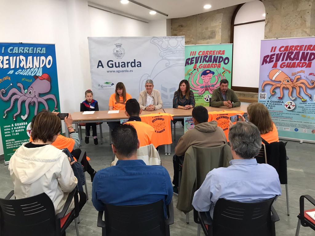 A deputada <a href="/RaqueGiAr/">Raque.GiAr</a> participou hoxe na presentación da III Carreira Revirando A Guarda na Casa dos Alonso co alcalde de @AGuarda_es, <a href="/AntonioLombaBaz/">Antonio Lomba</a>, e representantes da organización da actividade