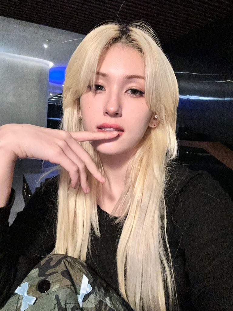 somithinker's tweet photo. JEON SOMI!!!!!??? https://t.co/dIEBwMMFJW