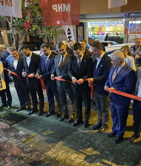 mhp_maltepe's tweet photo. Milletvekili Adaylarımız ve il yöneticilerimiz ile birlikte Maltepe Fındıklı Mahallesi seçim irtibat merkezinin açılışını gerçekleştirdik.
@shngrz
@MGngr0
@YigitEmreALTUN
@MahmutCoskunMHP
@_MHPistanbul_
@sertel_selim https://t.co/cQSDqKos0p