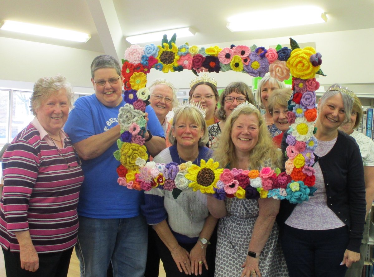 LancsLibraries's tweet photo. Let the celebrations begin!
#FreckletonLibrary Craft and Chat group have been very busy making this beautiful flower bomb family photo frame to use at #Coronation celebrations at the village event this weekend
#LancsCoronationCelebrations https://t.co/JjzJweZVOK
