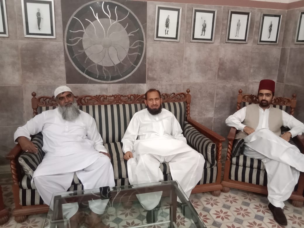 PTIOfficialBWP's tweet photo. ڈیرہ نواب: تحریک انصاف کے نامزد اُمیدوار براۓ حلقہ #PP248 یزمان @DrMAfzalPTI کی صادق گڑھ پیلس آمد، جہاں انھوں نے پرنس بہاول عباس خان عباسی صاحب سے خصوصی ملاقات کی۔۔!!

ملاقات میں حلقہ کی موجودہ سیاسی صورتحال و آئندہ ہونے والے جنرل الیکشن و دیگر امور زیر غور آۓ..!! https://t.co/zv4pXucRLQ