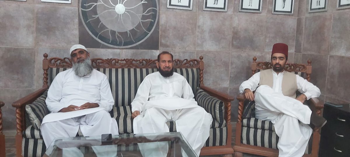 PTIOfficialBWP's tweet photo. ڈیرہ نواب: تحریک انصاف کے نامزد اُمیدوار براۓ حلقہ #PP248 یزمان @DrMAfzalPTI کی صادق گڑھ پیلس آمد، جہاں انھوں نے پرنس بہاول عباس خان عباسی صاحب سے خصوصی ملاقات کی۔۔!!

ملاقات میں حلقہ کی موجودہ سیاسی صورتحال و آئندہ ہونے والے جنرل الیکشن و دیگر امور زیر غور آۓ..!! https://t.co/zv4pXucRLQ