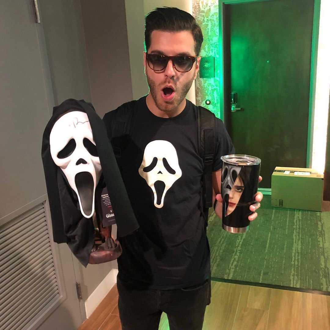 ItsGhosty04's tweet photo. Y’all. I think @INKSpencer IS A FAN OF MY MOVIES AND SHIT. I AM FREAKING OUT!!! https://t.co/N4Tv1Loxyx