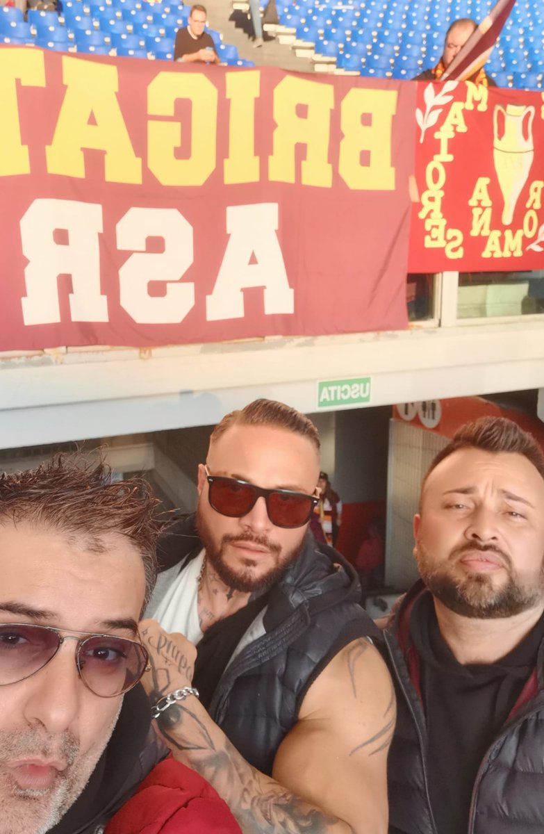 CURVASUDROMA2's tweet photo. #dajee asroma Dajee https://t.co/EJ0Ax3H1AD