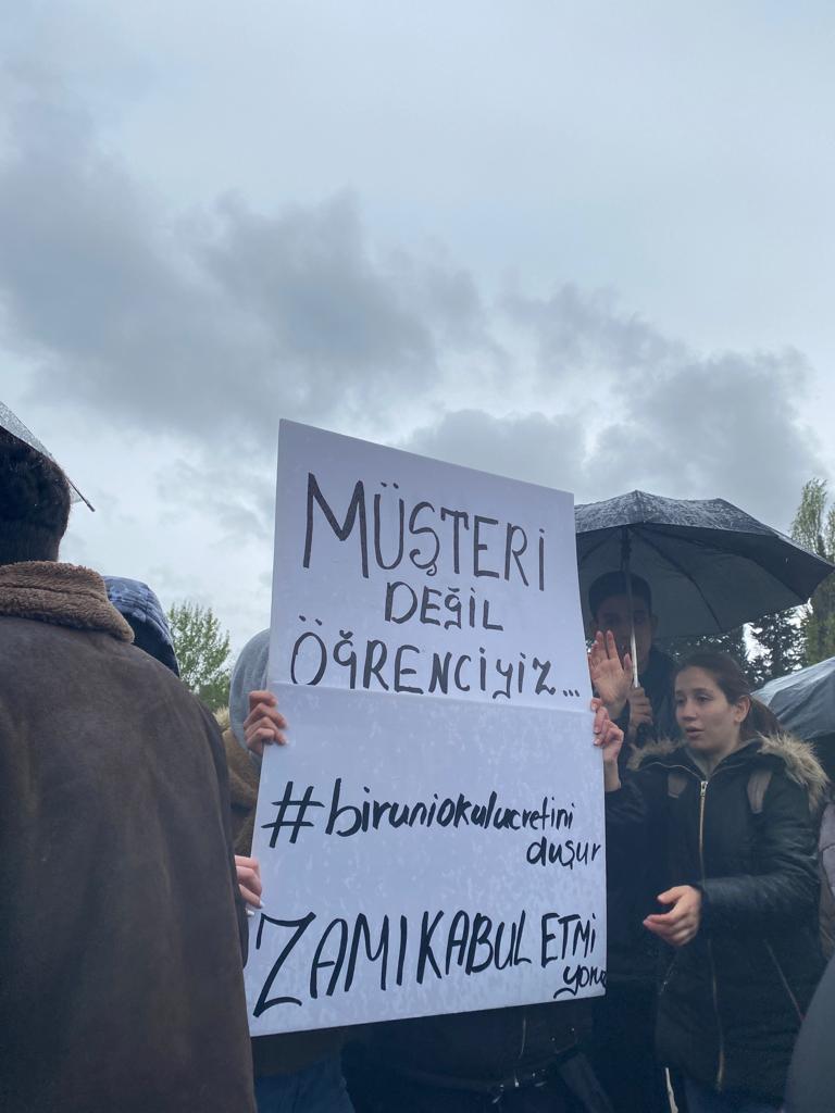 thramolmeg's tweet photo. Müşteri değil öğrenciyiz! Ahlaksızca yapılan bu zammı kabul etmiyoruz!
#biruniokulücretinidüşür
#biruniüniversitesi #Biruni https://t.co/wqMmfQBNR1