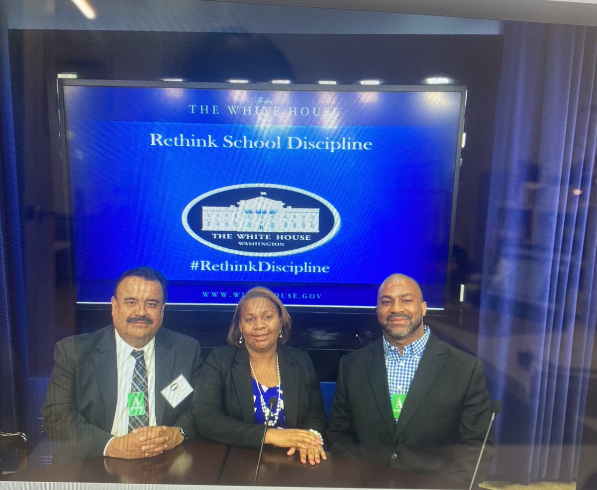 selmekki's tweet image. Sometimes you’ve just gotta show up and out with &amp;amp; for your peeps. Make it plain and let ‘em know. #MakeItPlain