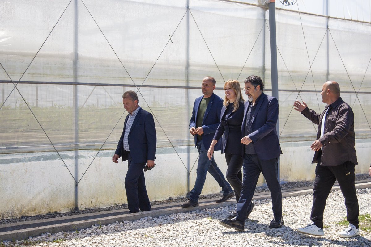 Takimi me njerëzit e punës së zonës së Beratit, fermerët e palodhur, të përkushtuar dhe bashkëpunëtorët tanë më të mirë për zhvillimin e bujqësisë dhe formalizimin e sektorit, rritjen e cilësisë së prodhimit dhe arritjen e objektivit tonë ambicioz për eksportet bujqësore.