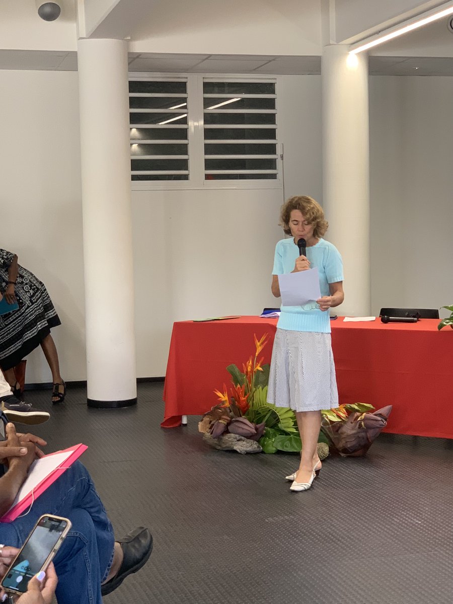 Ouverture de la 3ème édition du #semchlordecone972 par Madame Nathalie MONS, Rectrice de l'<a href="/acmartinique/">Académie de Martinique</a>, Chancelière de l'Université. <a href="/ProfDocMartinik/">Prof Documentalistes Martinique</a> <a href="/HGAcmartinique/">HG_AcMartinique</a> <a href="/EDDacMartinique/">EDD académie de Martinique</a> <a href="/DaneMartinique/">D.R.A.N.E. Martinique</a>